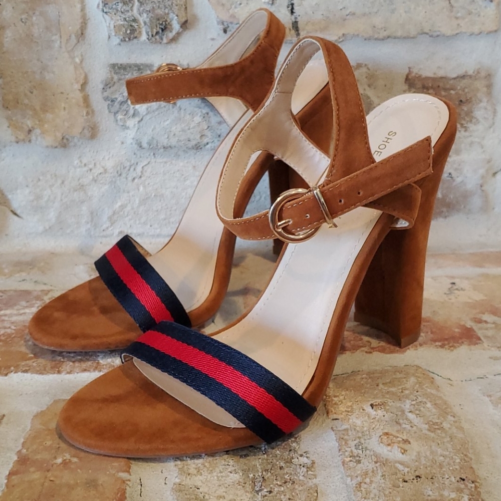 Shoe Republic LA Tan Navy Red Block Heels - Picture 3 of 7